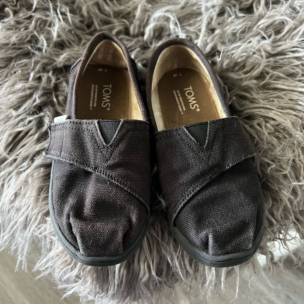 Toddler Toms black canvas size 10T